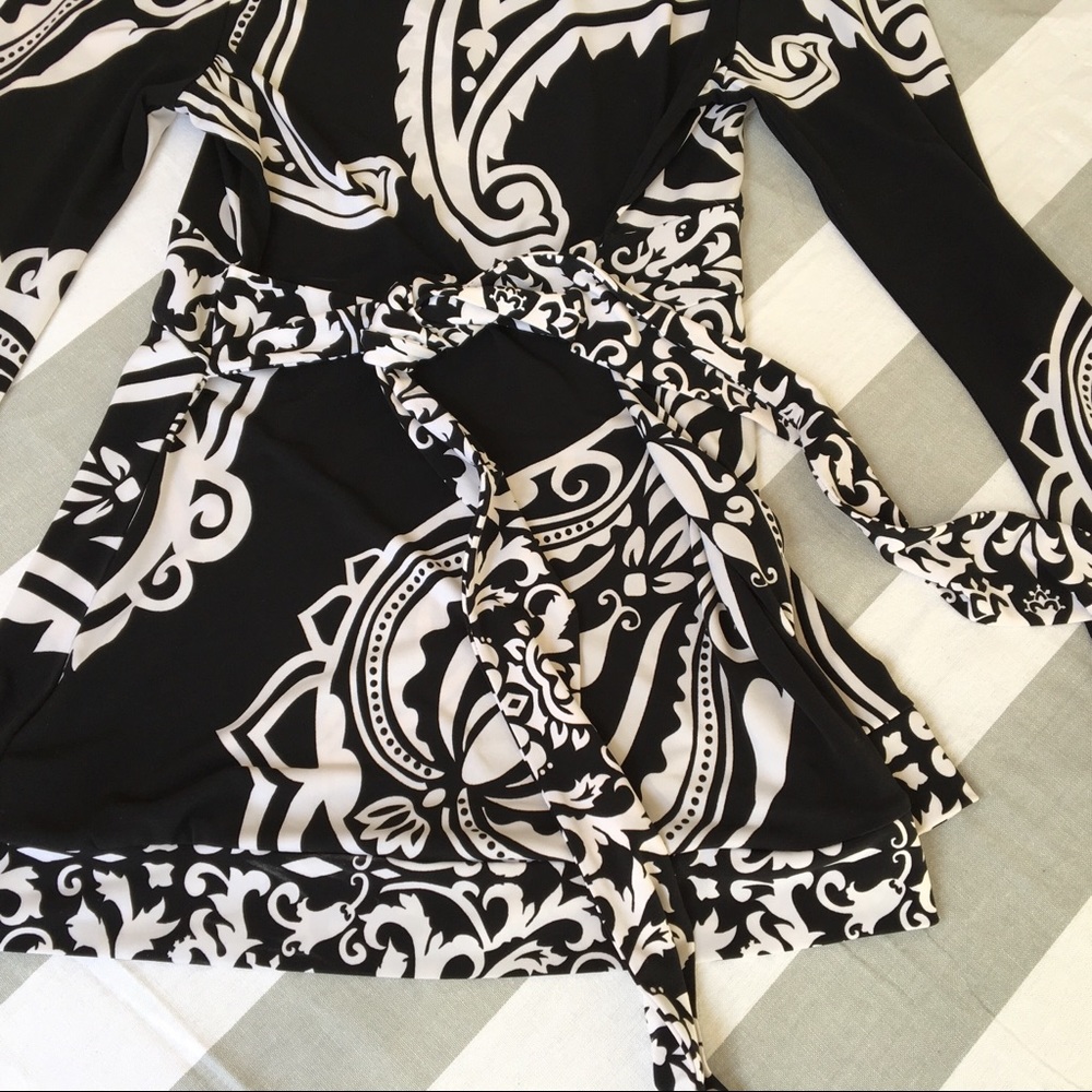 WHBM Belted Tunic V Flattering (Preview)